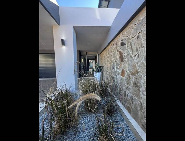 4 BEDROOM HOUSE FOR SALE IN MIDSTREAM ESTATE